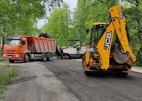 В Серове продолжается ремонт дороги на улице Февральской Революции