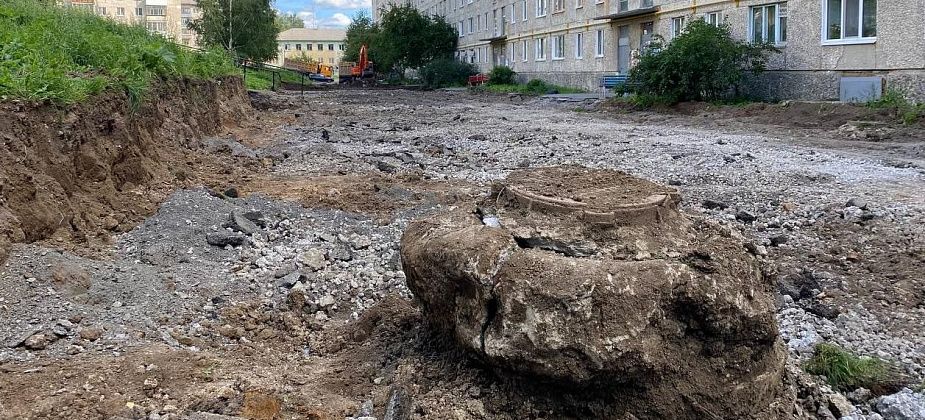 В Серове началась реконструкция двора дома по улице Кирова. На работы потратят больше 14 миллионов рублей