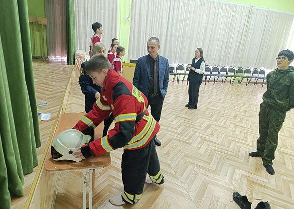 Серовские школьники соревновались в игре «Ловкие пожарные!»