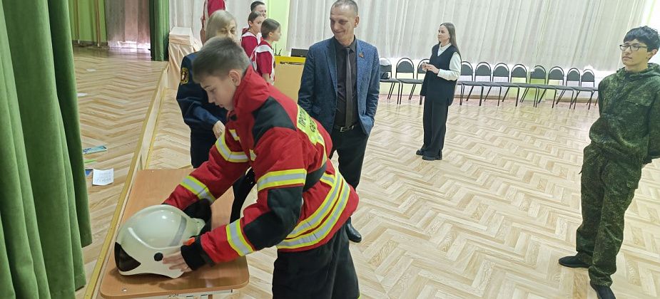 Серовские школьники соревновались в игре «Ловкие пожарные!»