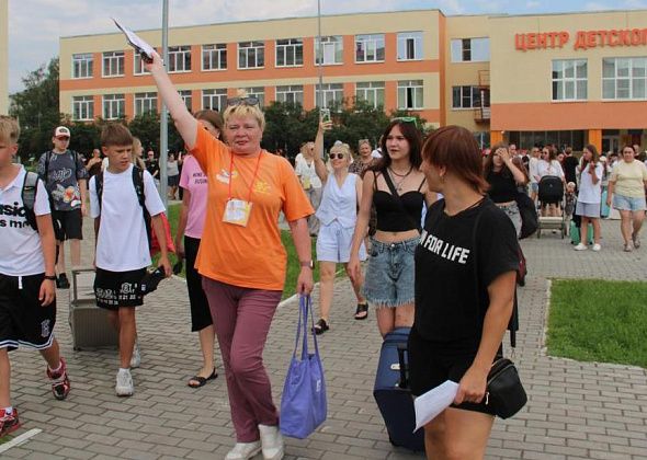 Юные серовчане уехали отдыхать на спортивную смену в “Веселый бор”