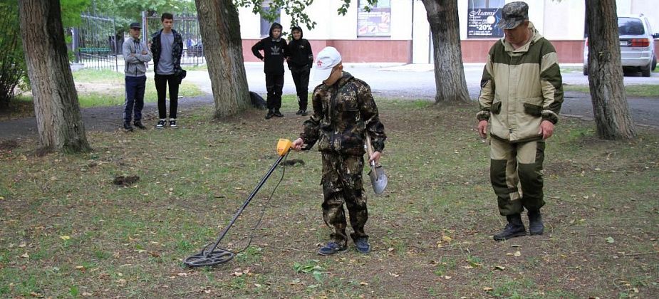 В серовский сквер приехали танки, а дети ставили растяжки и минировали местность