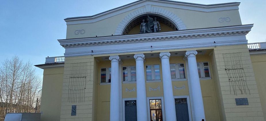Дом культуры железнодорожников Серова приглашает на молодежный бал - маскарад