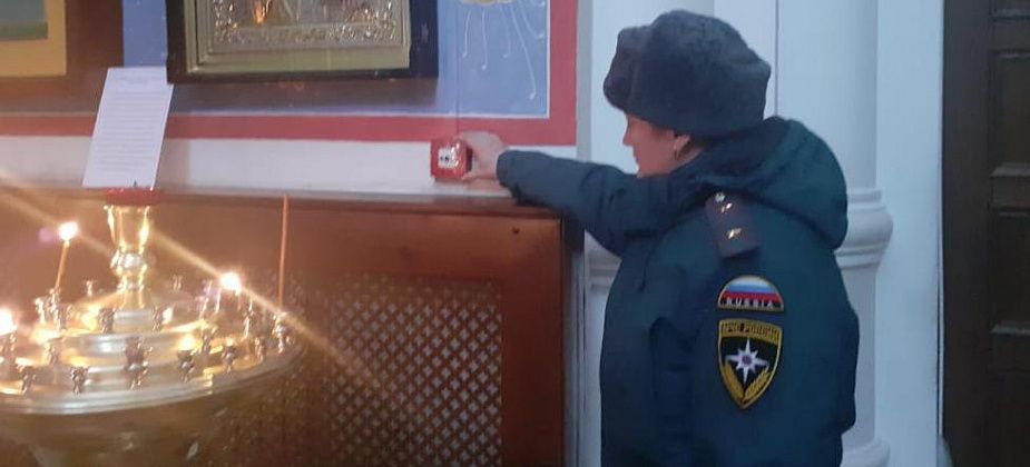 В преддверии праздников сотрудники МЧС проверили культовые сооружения Серова, Сосьвы и Гарей