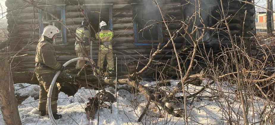 В Серове горела заброшенная двухэтажка