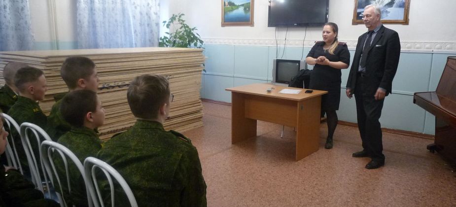 Полицейские рассказали серовским кадетам о вреде наркотиков