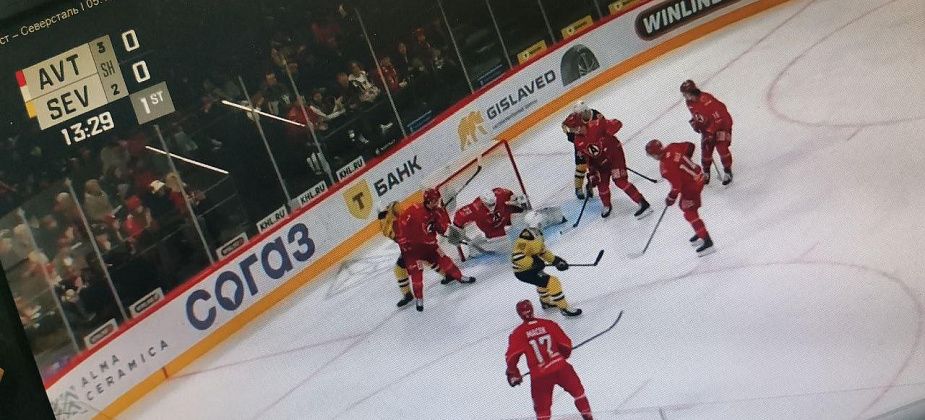 Воспитанник серовского хоккея Никита Новоселов провел первый матч в КХЛ за «Автомобилист»