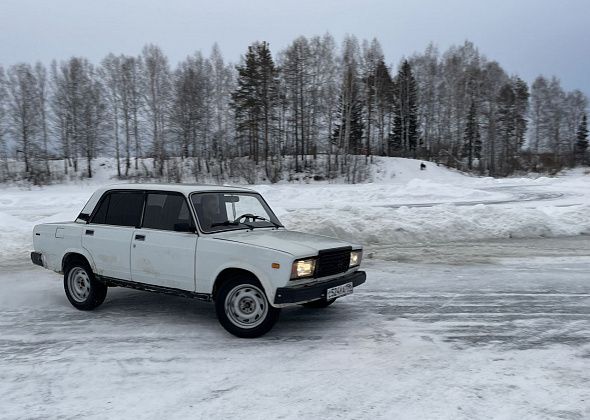 На льду городского пруда в Серове прошли тренировочные заезды перед гонками