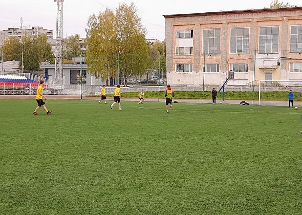 Студенты Серова участвуют в футбольном турнире
