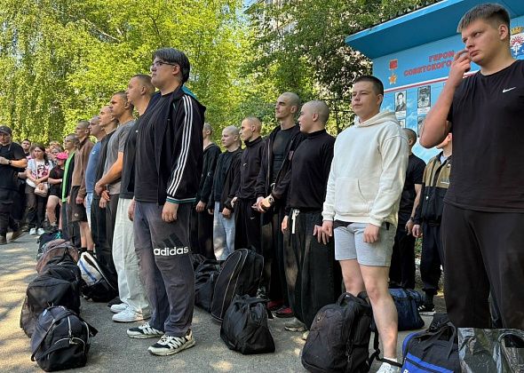 На срочную службу в армию из Серова отправились 27 призывников