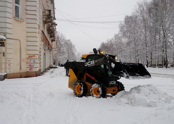 Депутат Думы раскритиковал "Серовавтодор" за снежные валы на парковках 