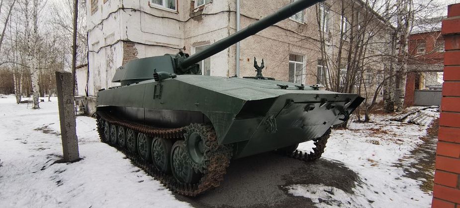 У Кадетской школы-интерната в Серове поставили самоходку "Гвоздику"