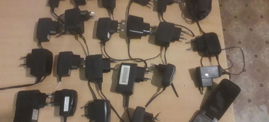 В колонию Сосьвы пытались передать телефон и 23 зарядных устройства