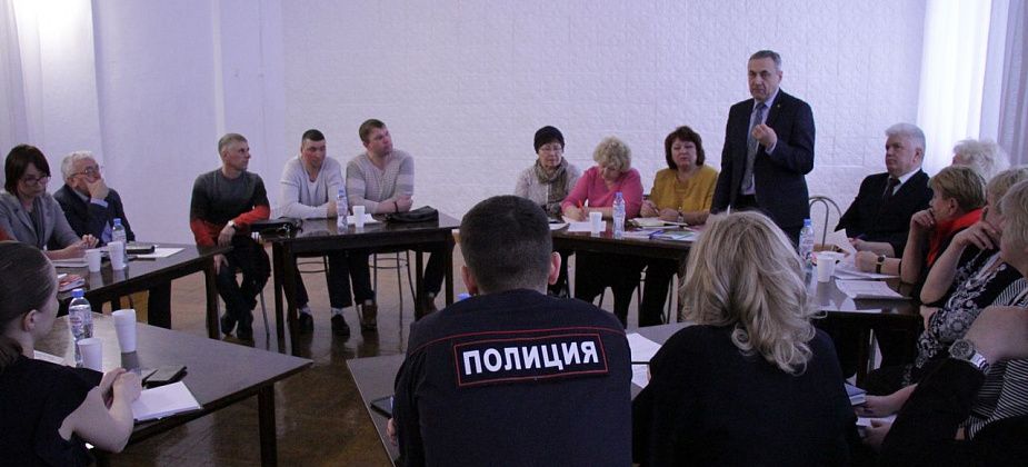 Собрались уважаемые люди. В поселке Энергетиков создан совет жителей