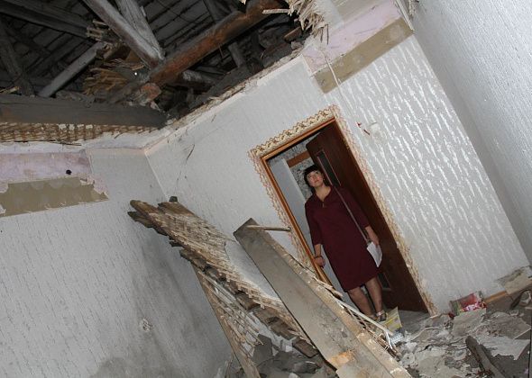 Власти Серова признали непригодными для проживания две квартиры в доме, где рухнул потолок