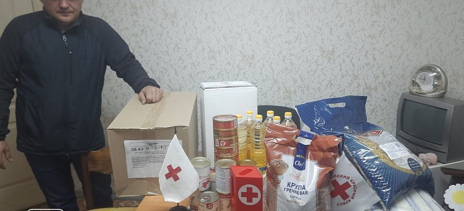 Сосьвинский депутат передал в Красный Крест Серова гуманитарную помощь для беженцев с Донбасса