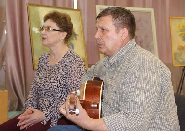 “Украденные” строки и “рожденная” в бане песня. Семья Беляевых провела в музее квартирник