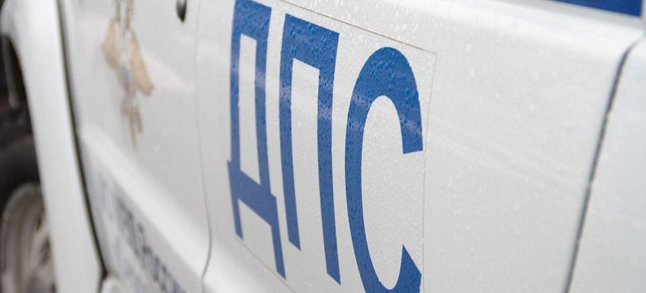 На аварийном перекрестке в Серове столкнулись две иномарки