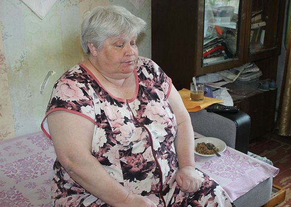 Серовчанка Марина Благочинова получила от мэра письмо с требованием снести аварийную общагу. Женщина говорит, что не владеет там комнатой