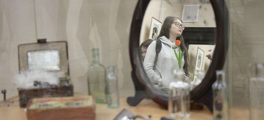 Про гигиену, парфюмерию, косметику. В Серове открылась выставка «Будьте привлекательны!»