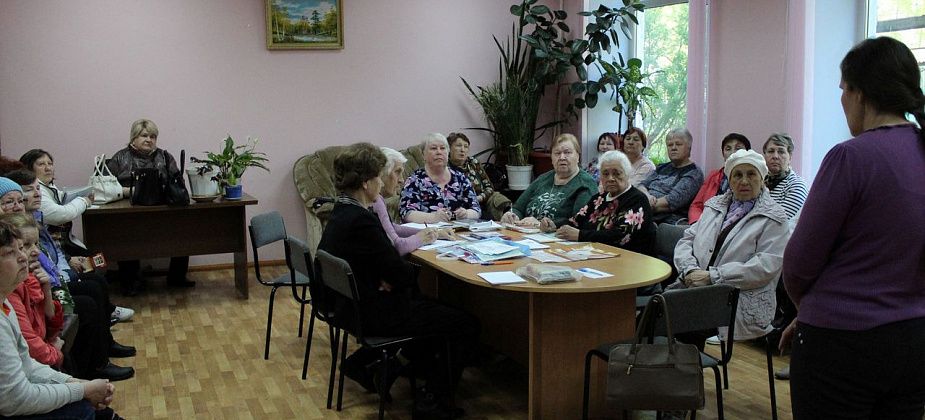 Полицейские Серова рассказывают пенсионерам, как не стать жертвой мошенников