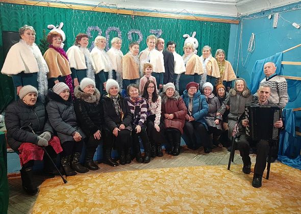 Серовский хор "Уралочка" выступил с новогодней программой в Красноглинном и Поспелкова