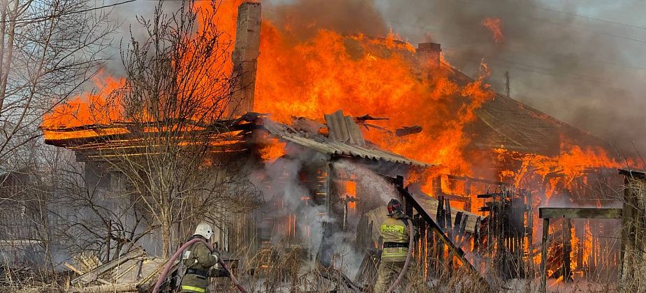 В Завокзальном горела “заброшка”, которую власти признали аварийной