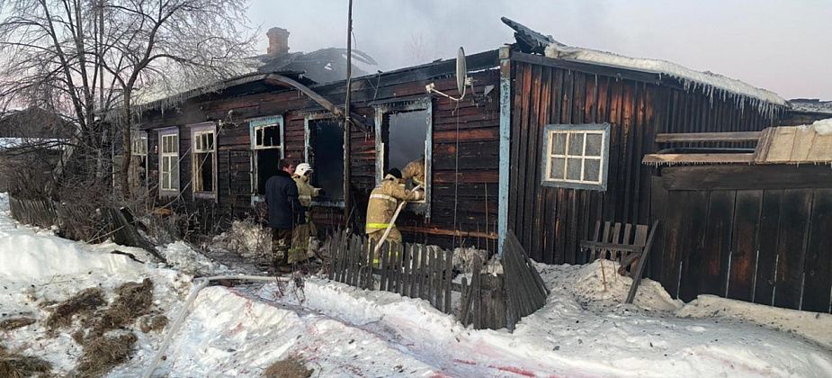При тушении пожара в Ларьковке обнаружены тела бабушки и внучки. Следственный комитет проводит проверку