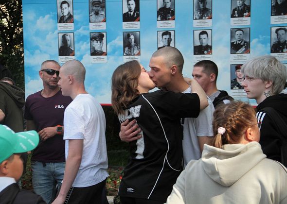 Из Серова на службу в армию проводили 23 призывника