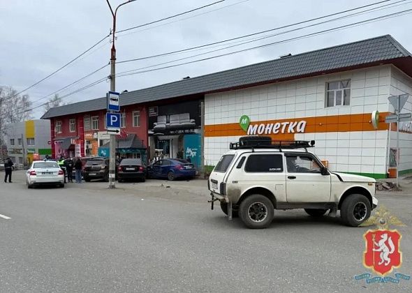 На перекрестке улиц Победы и Типографской в Серове столкнулись пять машин