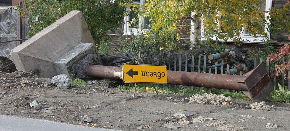 В Серове рабочие ремонтируют снесенную экскаватором теплотрассу. Воду обещают завтра...