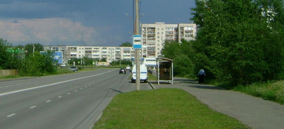 Полиция рассказала, что стекла на остановках в Серове бьют пьяные взрослые и заскучавшие подростки