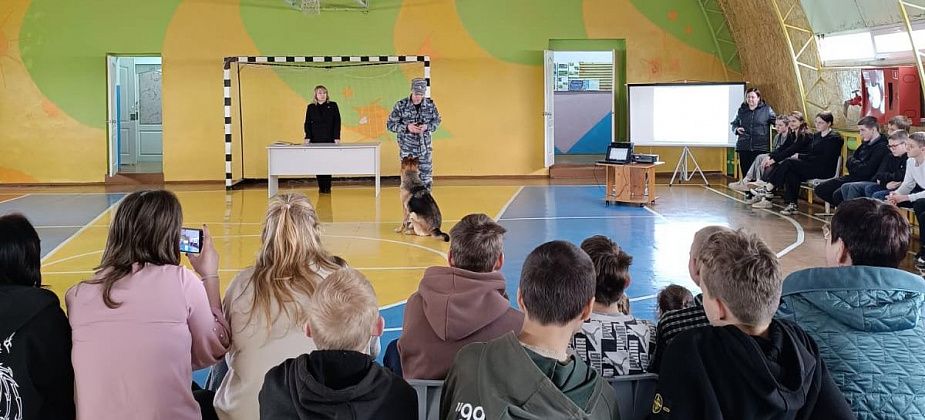 Полиция Серова посетила школу села Андриановичи
