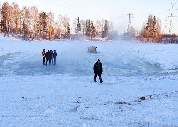 Директор "Серовавтодора" назвал причину, по которой спецтехника ушла под лед городского пруда