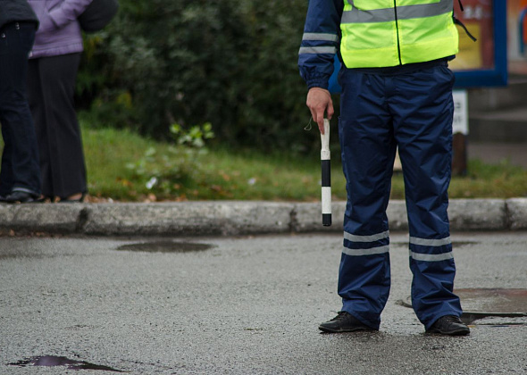 В Серове водитель, задержанный нетрезвым за рулем, сначала говорил, что шел пешком, а потом притворился спящим