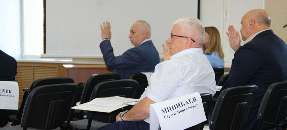 Бюджет, приватизация, конфликт интересов. В Серове прошло августовское заседание Думы
