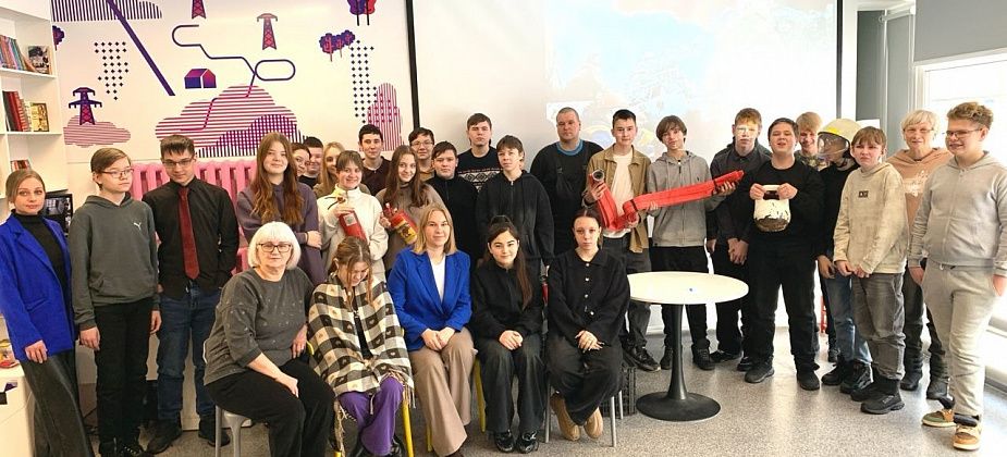 В библиотеке прошла встреча с водителем пожарного автомобиля