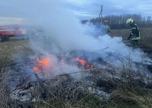 В выходные в Серове дважды горел горбыль, а за городом - 14 тюков сена