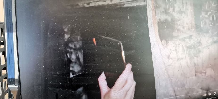 Серовчане сняли видеоэкскурсию по затопленному фекалиями подвалу общежития. Хотят отправить видео губернатору Куйвашеву