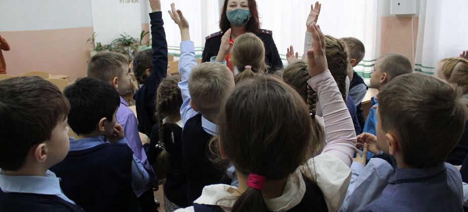 В Серове правоохранители и общественники проводят с детьми квесты и правовые викторины
