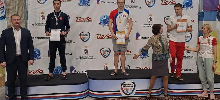Пять золотых медалей привезли серовчане с чемпионата и первенства России по плаванию среди ЛИН