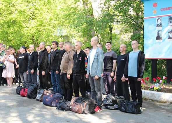 На службу в армию из Серова проводили 15 новобранцев