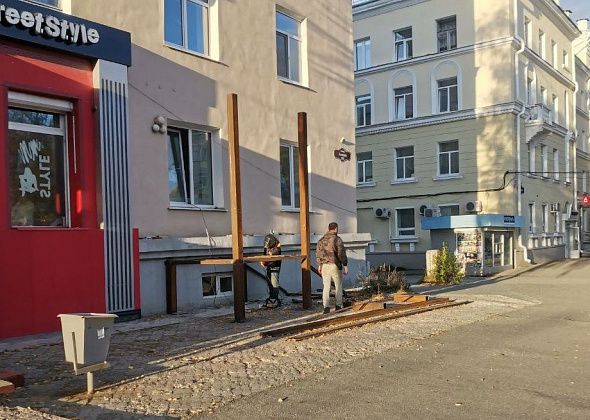 В Серове начали строительство отдельного входа в приемную «Единой России» и Жукова за бюджетный счет