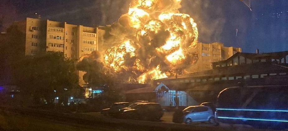 В Ейске боевой истребитель рухнул на жилой дом. Погибли 13 человек, в том числе трое детей