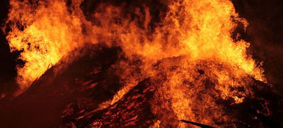 В Серове на площади 80 квадратных метров горел горбыль