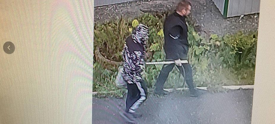 На Сортировке в Серове пытались слить бензин с припаркованных машин?