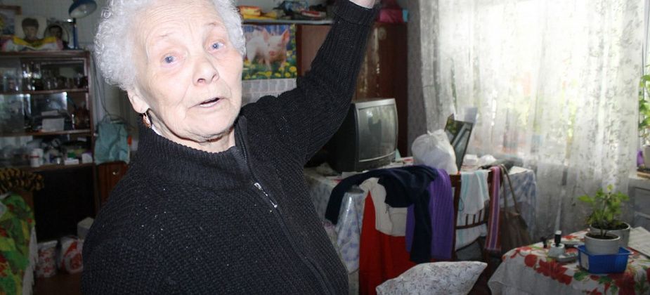 «Бабушка, пожар, выходи скорей!". Серовчанки рассказали о возгорании в доме на Парковой