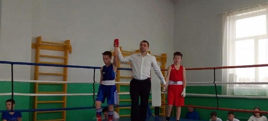 Четверо юных серовских боксеров победили на турнире в Карпинске