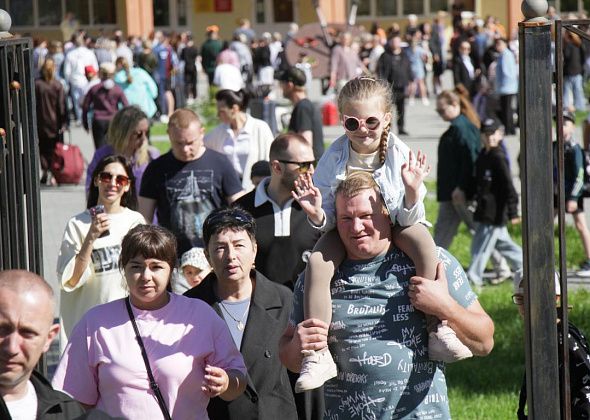 «Сила единства» и «75 добрых дел». Вторая смена юных серовчан заехала на отдых в «Веселый бор»