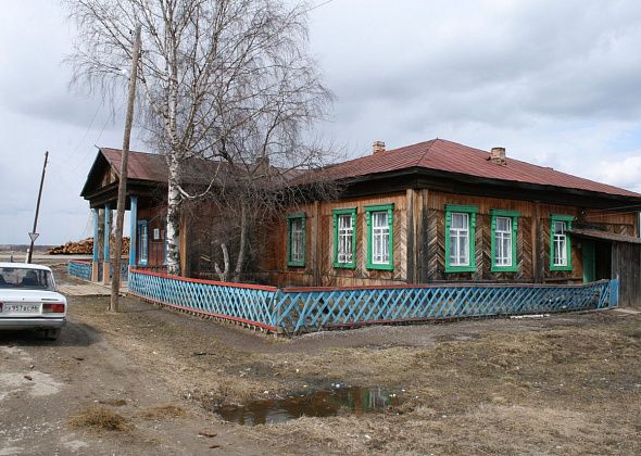 В клубе деревни Поспелкова заменят окна и двери